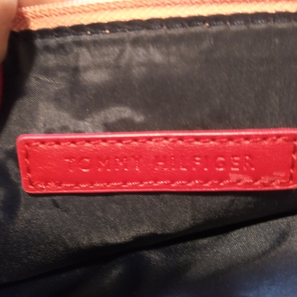 New tommy Hilfiger wristlet - Picture 4 of 6